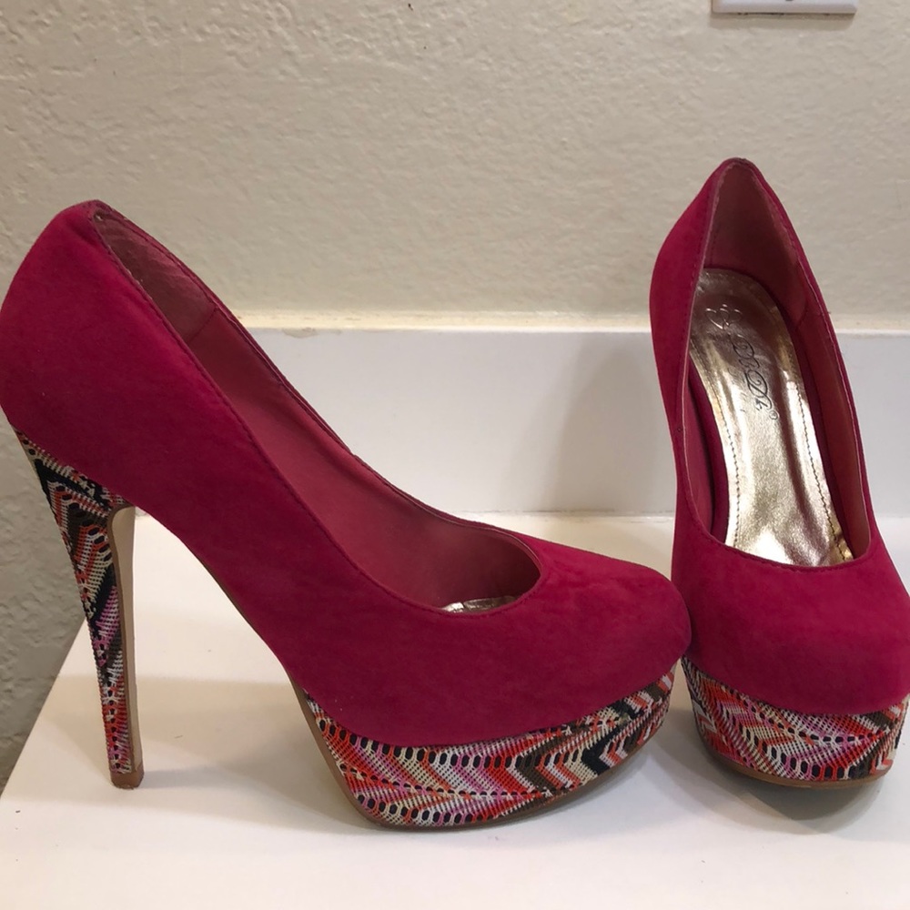 Unique Fuchsia Sleek Heel